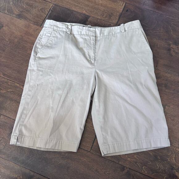 Talbots Women's Size 6 Tan Bermuda Shorts - Picture 1 of 8
